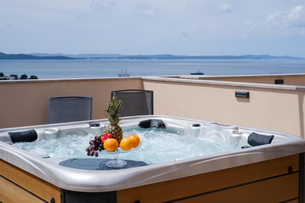 Apartments Luana With Private Jacuzzi Zadar Luaran gambar