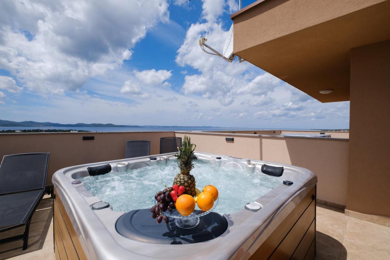 Apartments Luana With Private Jacuzzi Zadar Luaran gambar