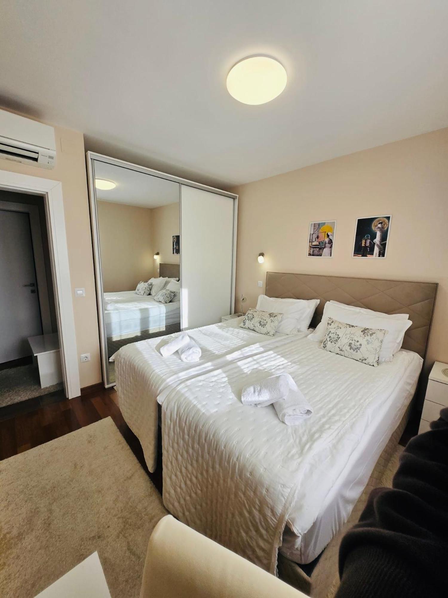 Apartments Luana With Private Jacuzzi Zadar Luaran gambar