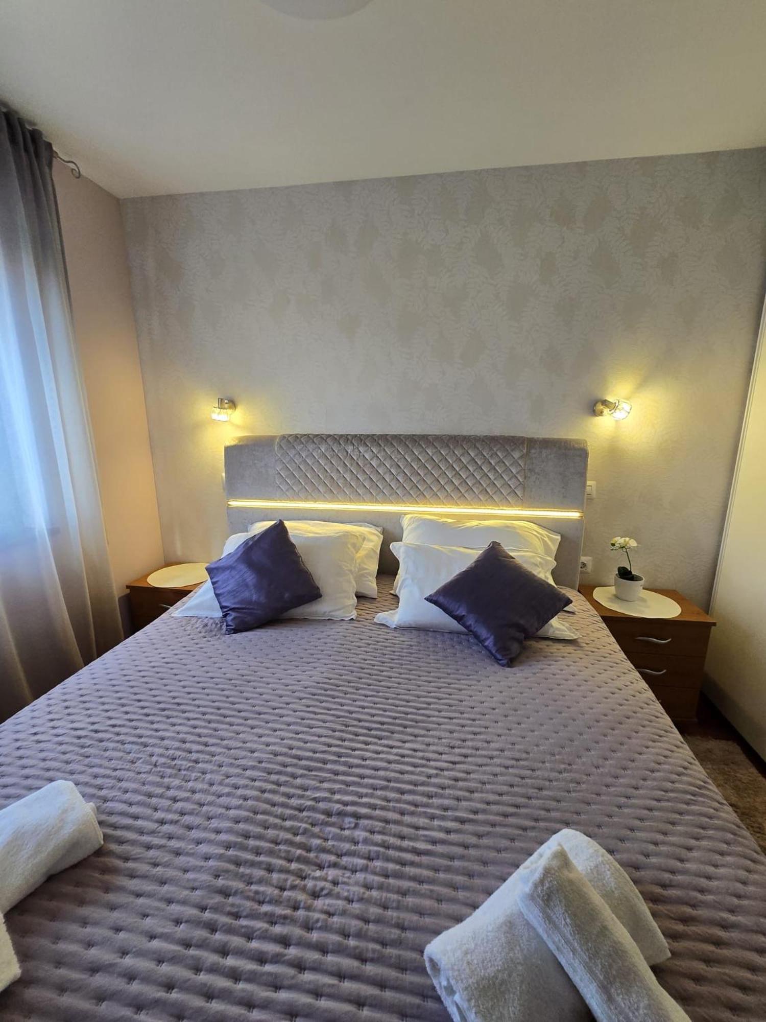 Apartments Luana With Private Jacuzzi Zadar Luaran gambar