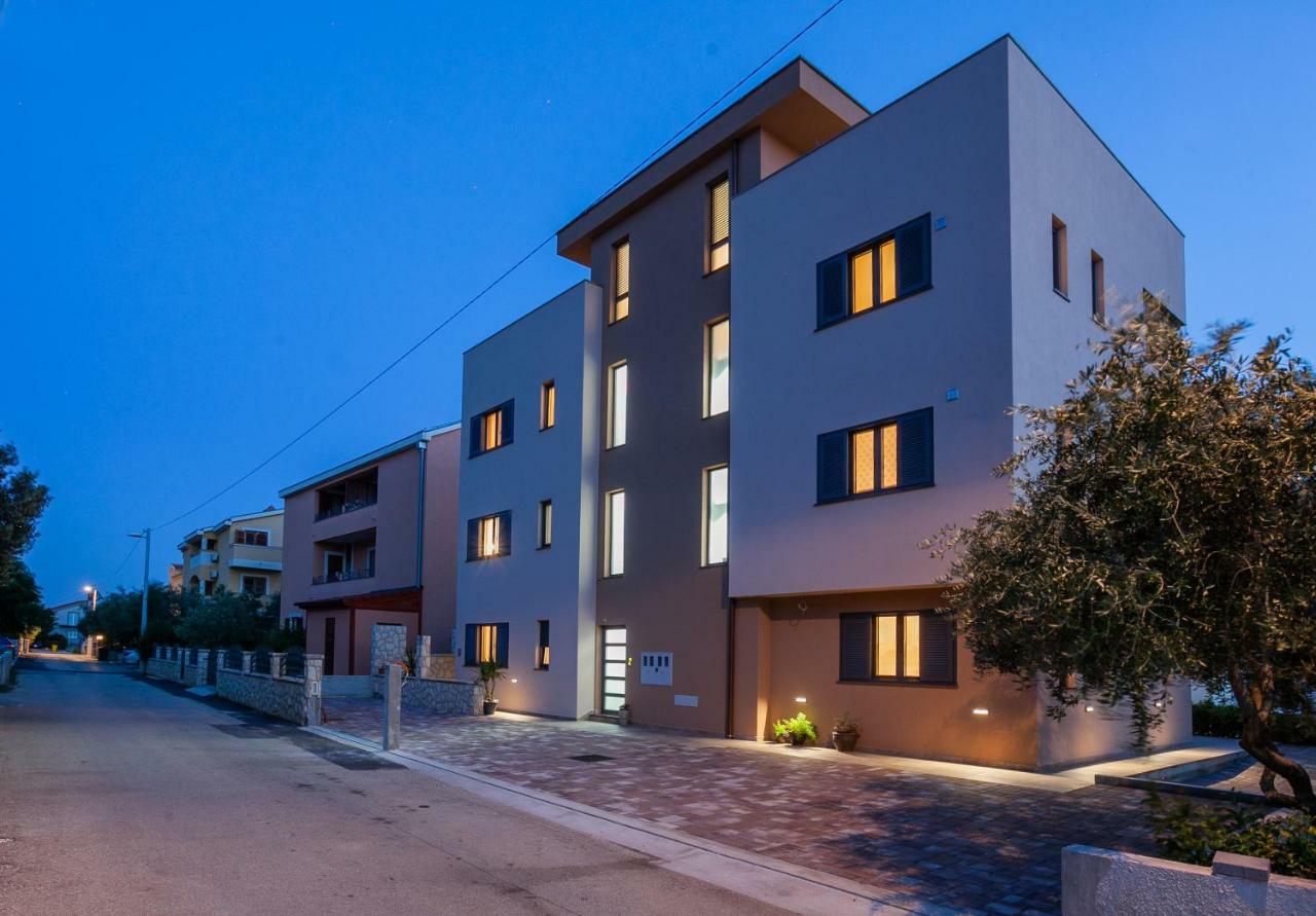 Apartments Luana With Private Jacuzzi Zadar Luaran gambar